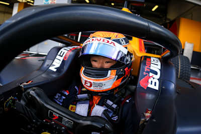 Le jeune pilote Yuki Tsunoda, espoir du Japon en Formule 1, a signé une première pôle en juillet dernier sur le Red Bull Ring, dès sa deuxième course.