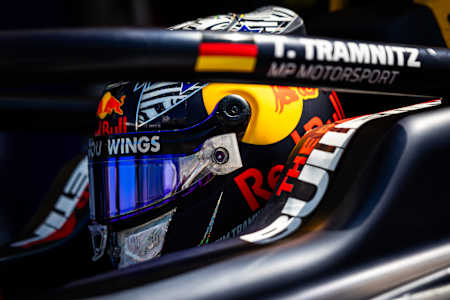 Bild zeigt Tim Tramnitz im Cockpit seines Formel-3-Boliden beim Grand Prix von Bahrain, März 2024.