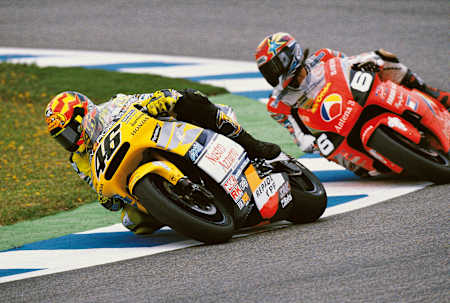 Valentino Rossi y Norick Abe, Gran Premio de Jerez de 500 de 2001, MotoGP.