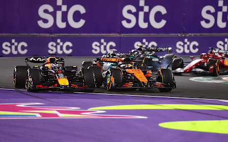 Verstappen ile Piastri ikilisinin ilk virajdaki mücadelesi