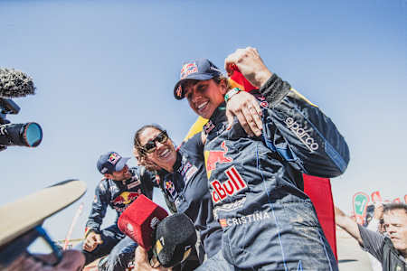 Cristina Gutiérrez at the finish line of Rally Dakar 2024