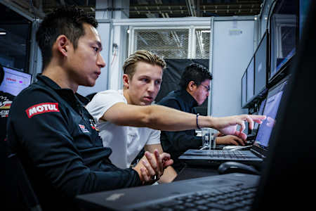 2023シーズンを総合2位で終えたリアム・ローソン