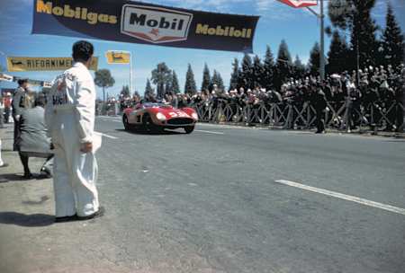 Alfonso de Portago, en su última carrera, las Mil Millas de 1957, con Ferrari, F1, Sport.