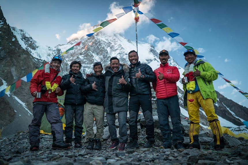 Nirmal Purja Climbed The 14 Highest Peaks In 7 Months Κατάγεται από το νεπάλ και υπηρέτησε στις ειδικές δυνάμεις του ηνωμένου βασιλείου. nirmal purja climbed the 14 highest