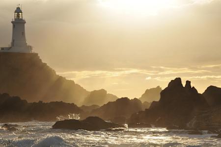 Der Leuchtturm in Corbiere im Abendlicht.