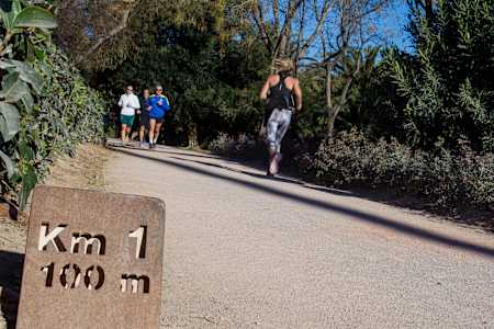 Una maravilla para controlar el ritmo: ¡Está marcado cada 100 metros!