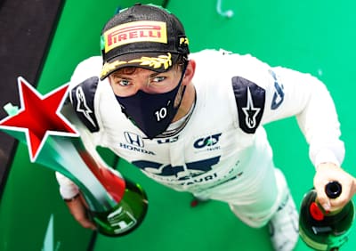 Le pilote français Pierre Gasly termine premier à Monza au Grand Prix d'Italie 2020.
