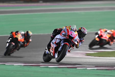 Enea Bastianini leads KTM rider Brad Binder, MotoGP race, Qatar MotoGP, 6 March 2022.