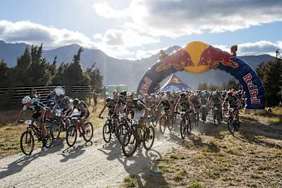 Competitors off to a dusty start Red Bull Defiance in Wanaka, New Zealand on January 20, 2018.