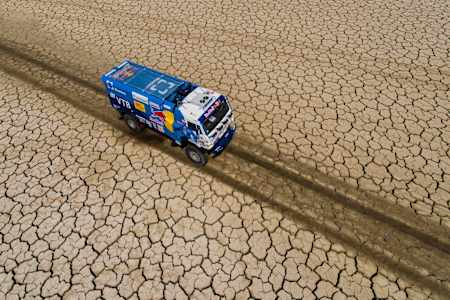 Eduard Nikolaev (RUS) del equipo Kamaz Master pilota durante la tercera etapa del Rally Dakar 2018, de Pisco a Marcona, Perú el 8 de enero de 2018.