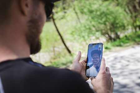 Als Marcel Felix beim App Run 2021 anruft, ist der sogar noch am Laufen ...