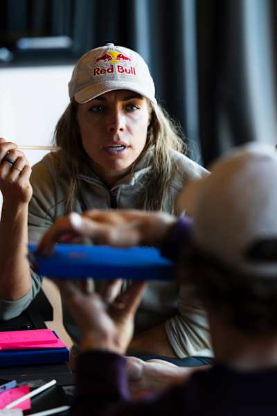 Ida Mathilde Steensgaard diskutiert mit Sebastien Toutant über Red Bull Ibiza Royale.