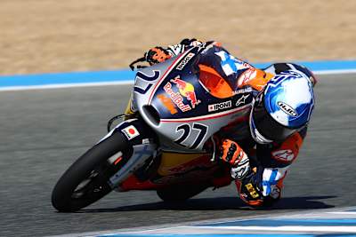 Rico Samela getting low at the Rookies Test in Jerez 2024