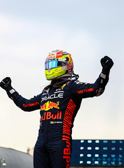 Avec sa victoire du Grand Prix F1 d'Azerbaïdjan 2023, le Mexicain Sergio Perez devient le premier pilote à s’imposer deux fois en carrière sur le circuit de Bakou.
