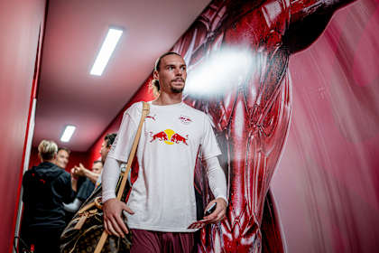 Torhüter Maarten Vandevoordt läuft durch den Spielertunnel der Red Bull Arena.