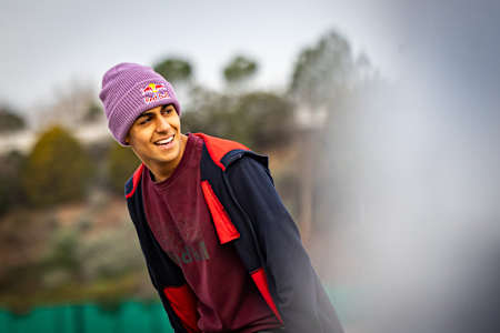 Arvid Lindblad  počas prvého testu šampionátu FIA Formuly 2 na okruhu Circuit de Barcelona Catalunya v Španielsku 24. - 26. februára 2025. 