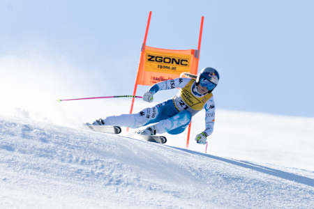 Lindsey Vonn des États-Unis en action lors de la descente féminine des Championnats du monde de ski FIS Saalbach 2025 à Hinterglemm, en Autriche.