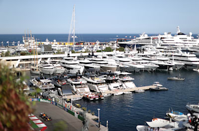 Sergio Perez von Oracle Red Bull Racing auf der Strecke während des Trainings vor dem Großen Preis von Monaco auf dem Circuit de Monaco am 26. Mai 2023 in Monte-Carlo, Monaco.