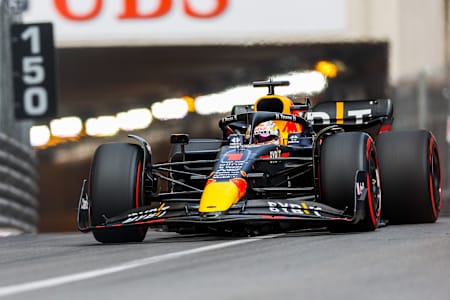 Max Verstappen con el RB18 en el Gran Premio de Mónaco.
