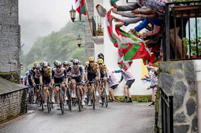Fans wave Basque flags during the Tour de France 2023 in Vizkaya.