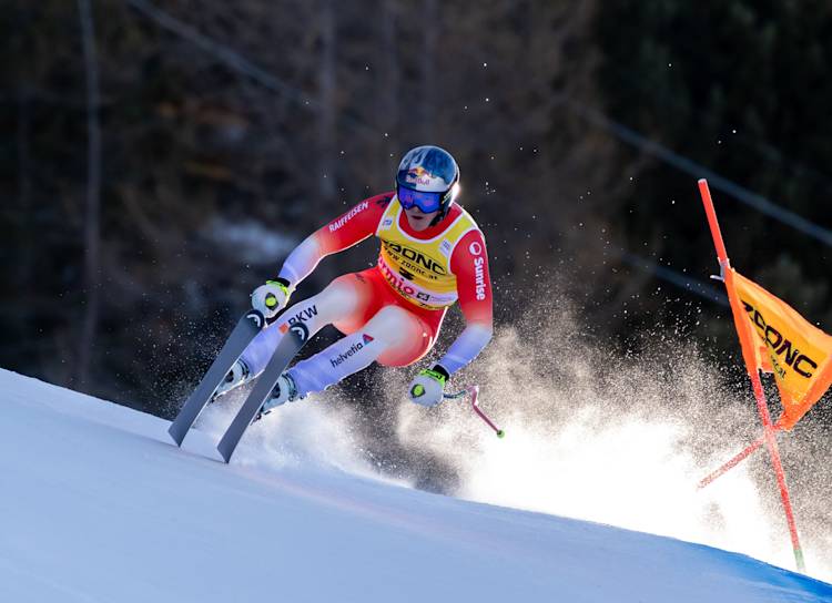 アルペンスキーワールドカップ最難関コース “シュトライフ” をウイング