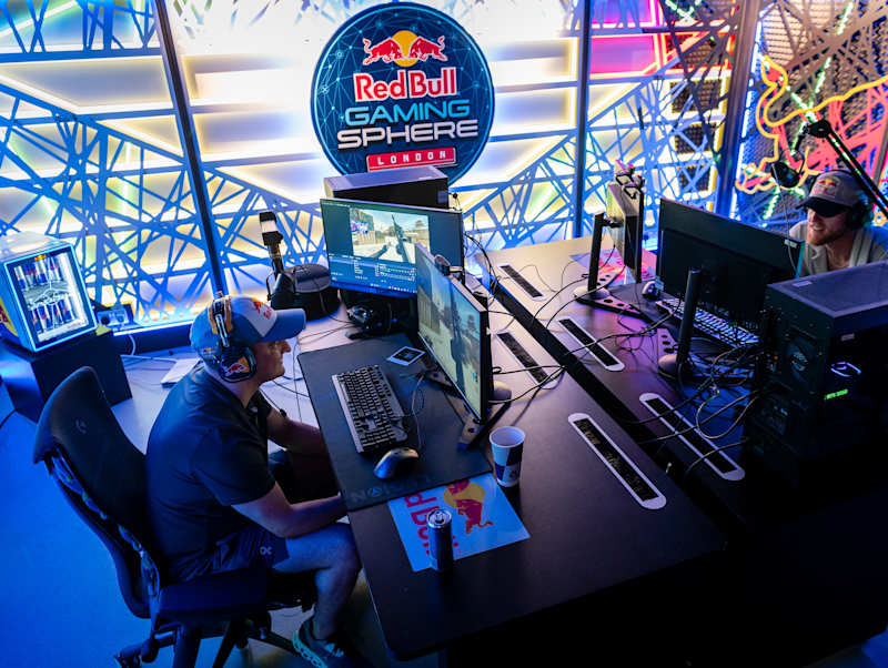 MTG Red Bull UNTAPPED スリーブ2つセット 81cAlGoMo1L._AC_UF1000,