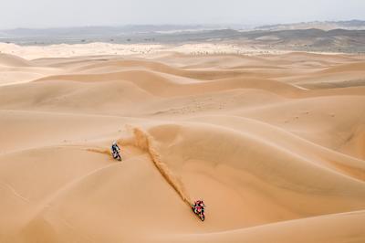 É corrida no meio do deserto que você quer? 🏍🏜️