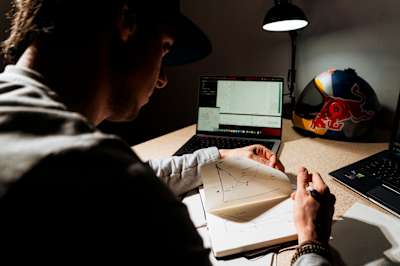 万全な計画を立てることがウイングスーツフライトには不可欠