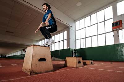 Tihomir Ivanov opptrer i Stara Zagora, Bulgaria den 23. mars 2023.