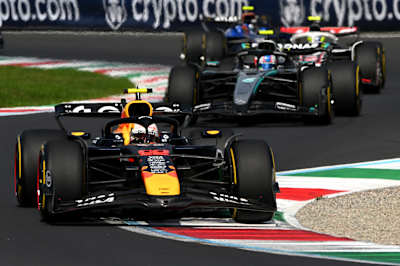 Yuki Tsunoda führt Kimi Antonelli und Oliver Bearman während des F1 Grand Prix von Italien auf dem Autodromo Nazionale Monza am 07. September 2025 in Monza, Italien.