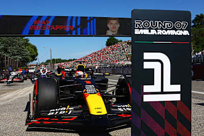 Max Verstappen wyrównał na Imoli rekord 8 pole position Ayrtona Senny