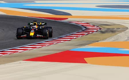 Le Néerlandais Max Verstappen de l'écurie Oracle Red Bull Racing roule au volant de la monoplace RB19 lors des essais du Grand Prix de Formule 1 du Bahreïn 2023.