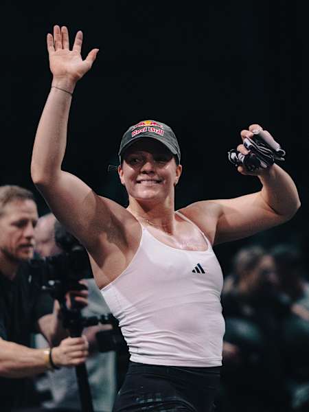 Лаура Хорват святкує перемогу у фіналі World Fitness Project в Копенгагені, Данія, 21 грудня 2025 року.