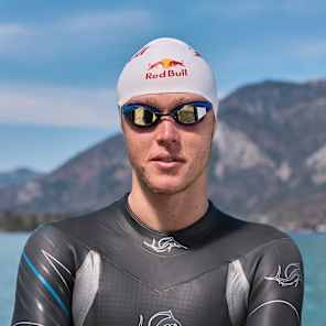 Mika Noodt's favourite place to swim is in the lake or the sea. Here he stands ready shortly before jumping into the lake in Austria. 