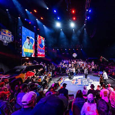 The Red Bull Batalla National Final 2025 ignites the Bogotá crowd with dynamic rap battles and a stunning stage, bringing Colombia's hip-hop talent to the spotlight under spectacular lights
