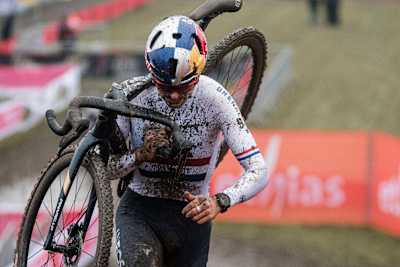El profesional del ciclocross Thomas Pidcock en la Copa del Mundo de Dendermonde (Bélgica).