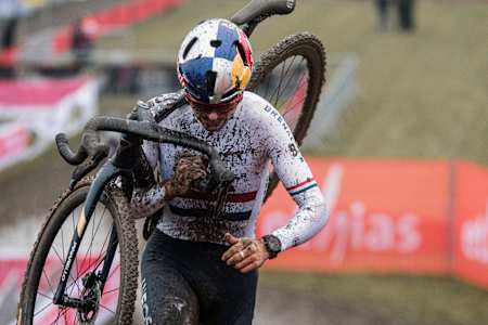 Cyclocross pro Thomas Pidcock at the World Cup in Dendermonde (Belgium).