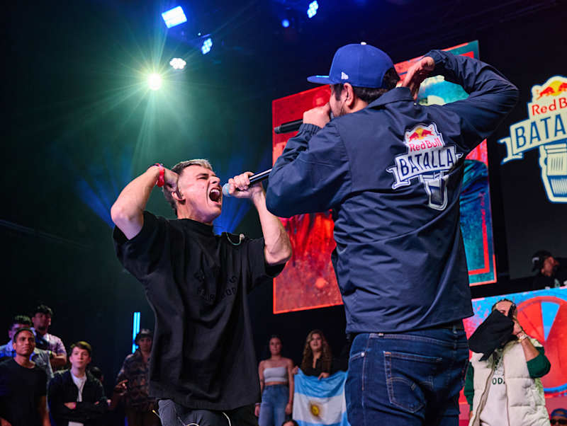 Red Bull/レッドブル Batalla de los Gallos CAP Red Bull Batalla MC Flat Hat | Red Bull Shop US