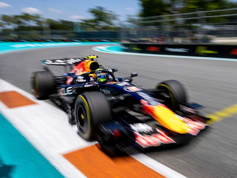 Aston Martin Red Bull Racing RB16 アルボン Red Bull Racing RB16 Honda | House of Modelcars