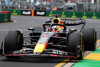 RB19 z otwartym tylnym skrzydłem