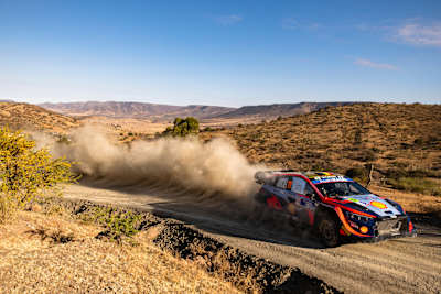 Thierry Neuville (BEL) y artijn Wydaeghe (BEL), del equipo HYUNDAI SHELL MOBIS, durante el Campeonato del Mundo de Rally México en León, México el 18 de marzo de 2023