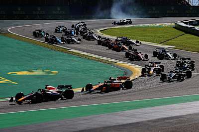 Max Verstappen y Lando Norris durante la Sprint antes del Gran Premio de F1 de Brasil en el Autódromo José Carlos Pace el 04 de noviembre de 2023 en Sao Paulo, Brasil.