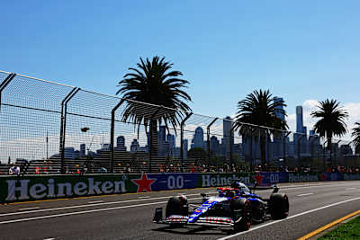 Daniel Ricciardo en pista durante los entrenamientos previos al Gran Premio de F1 de Australia en el Circuito de Albert Park el 22 de marzo de 2024.