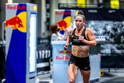 Lauren Weeks court à l'Elite 15 de l'Hyrox Major de Hong Kong, le 22 novembre 2024.