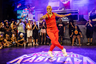 Judge Pablinho Fantastico performs during the Red Bull Rabiscada in Rio de Janeiro, Brazil on March 23, 2025.   