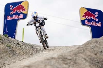 Vali Höll fährt bei der UCI Mountain Bike World Series 2025 in Leogang, Österreich am 7. Juni 2025