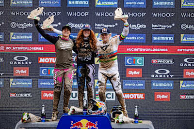 Gracey Hemstreet, Marine Cabirou und Valentina Höll beim UCI Mountain Bike World Cup 2025 Haute-Savoie, Frankreich 