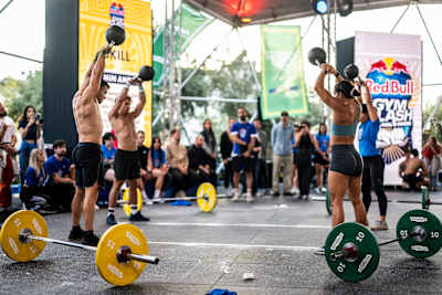 Los participantes actúan durante la Final Mundial del Red Bull Gym Clash en Atenas, Grecia, el 4 de octubre de 2025.