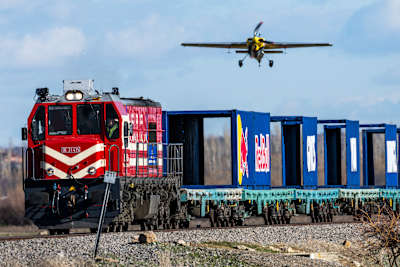 World first: Pilot lands plane on top of a moving train
