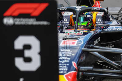 El tercer clasificado Isack Hadjar en parc ferme durante la clasificación previa al Gran Premio de F1 de Australia en el Circuito Albert Park Grand Prix el 07 de marzo de 2026 en Melbourne, Australia.